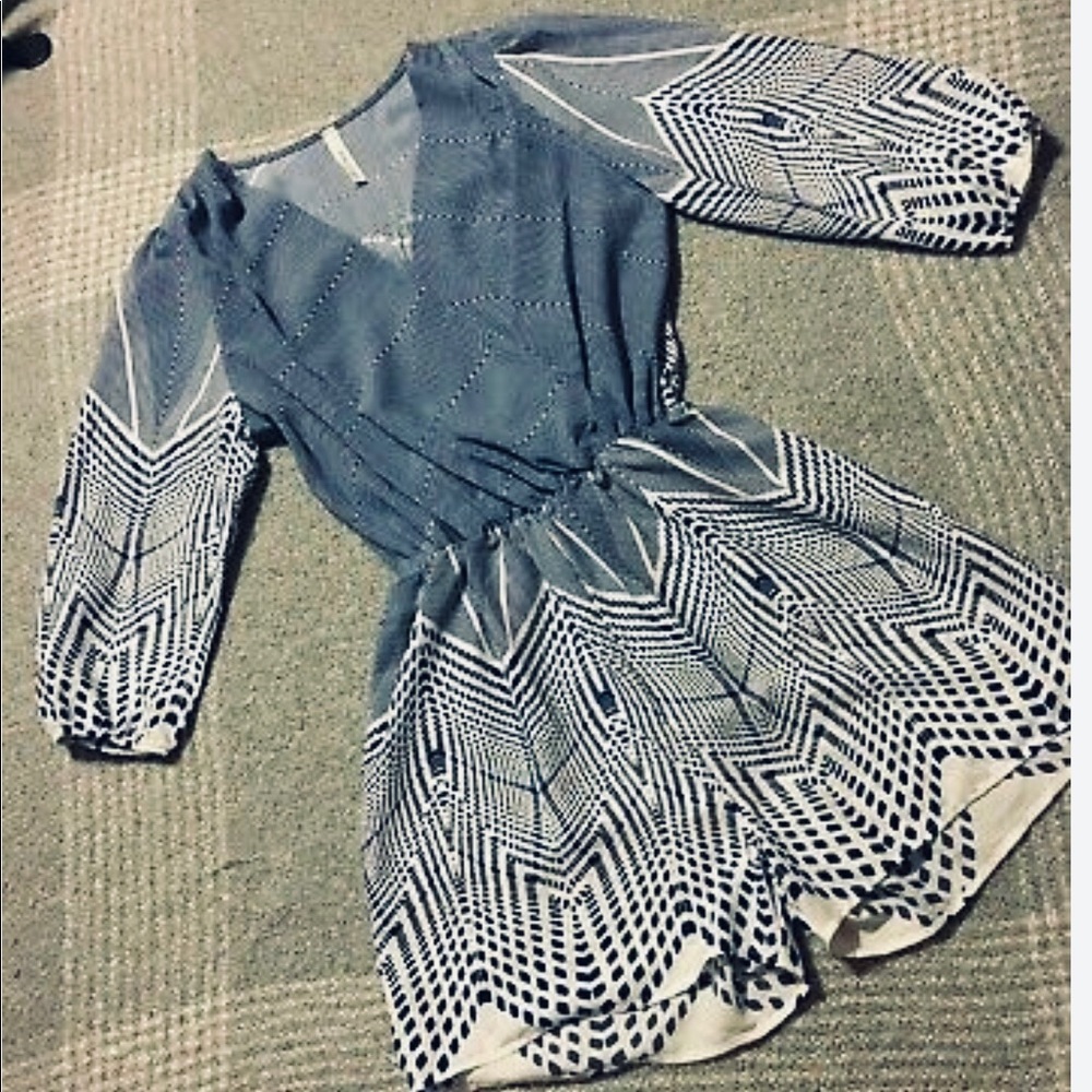 NWT GILLI 3/4 Sleeve Romper